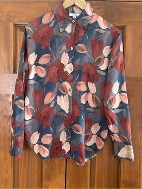 Vince 100% silk floral button up shirt blouse top women’s size medium